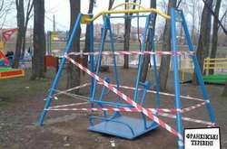 В Івано-Франківській області 16-річну дівчину вбило ударом дитячої гойдалки