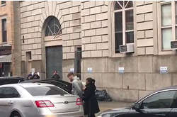 Відомого бійця змішаного стилю закували у наручники (відеофакт)