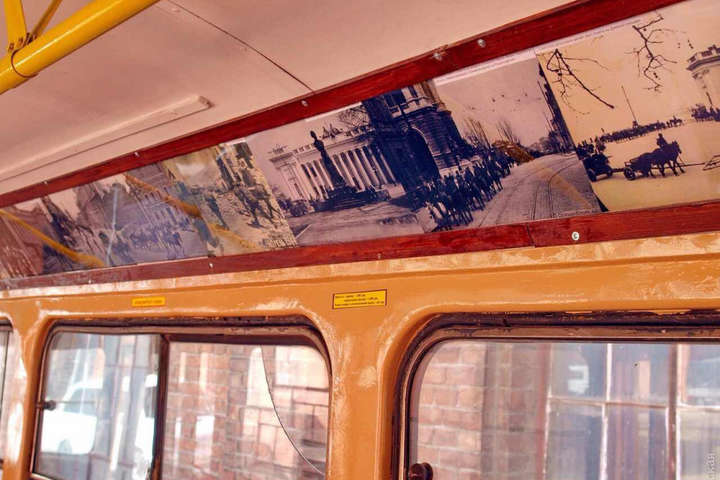 Одеський трамвай перетворили в галерею