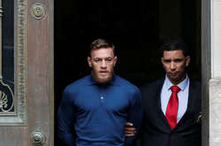 Як чемпіон UFC МакГрегор напав на автобус з бійцями, серед яких був росіянин. Повне відео інциденту