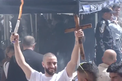 В Єрусалимі зійшов Благодатний вогонь (відео)