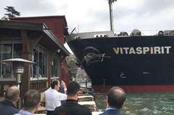 У Стамбулі танкер, що прямував до України, врізався в особняк