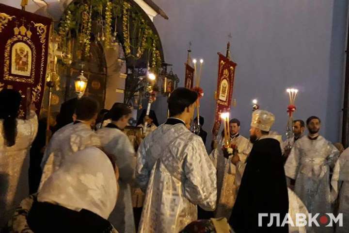 У Михайлівському соборі в Києві розпочалася Хресна хода