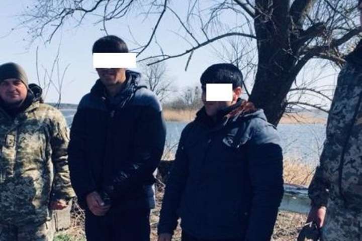 Двом азербайджанцям прикордонники завадили потрапити до Польщі