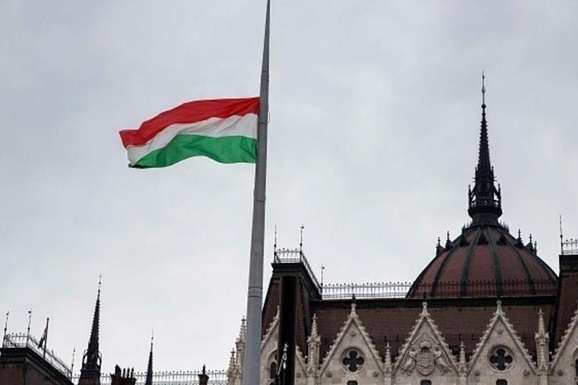 Голови опозиційних партій Угорщини подали у відставку