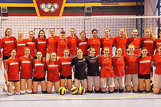 Дівоча збірна України з волейболу у товариських матчах здолала команду Угорщини