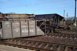 У Львівскій області перевернулись товарні вагони, рух поїздів перекрито