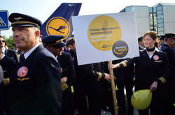 Через страйк Lufthansa скасує понад 800 рейсів 