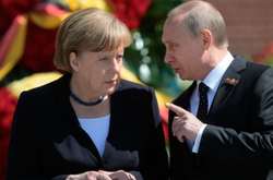 Меркель обговорила з Путіним введення миротворців на Донбас