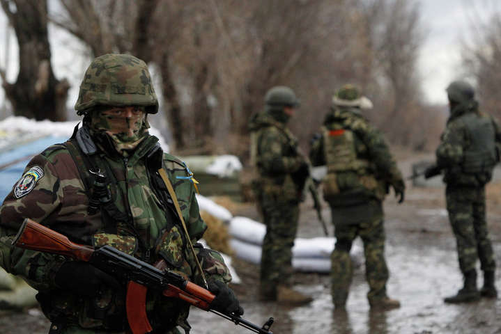 Бойовики на Донбасі здійснили 35 обстрілів: троє військових поранені