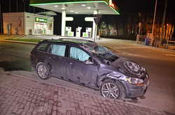 Машину, яка в результаті ДТП виявилася на даху, поставили на колеса очевидці ДТП