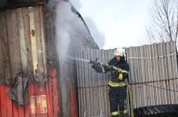 Ліквідація пожежі у складській будівлі