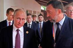  Володимир Путін та Олег Дерипаска у листопаді 2017 року 