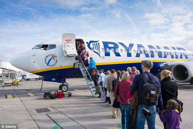 Лоукостер Ryanair зробив великі знижки на авіарейси до 30 листопада 
