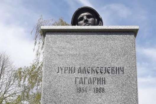 Белград опозорился из-за Гагарина-лилипута
