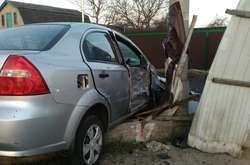 Автомобіль зніс паркан приватного домогосподарства