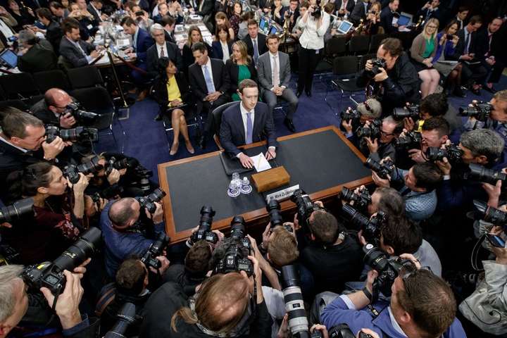 «Это большая ошибка. Это моя ошибка»: основатель Facebook дал показания в Сенате США