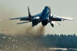 В Алжирі впав військовий літак, загинули більше 100 людей