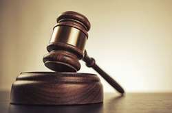 Киянка сяде на лаву підсудних за «замінування» банку