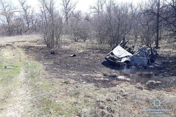 В Луганской области на линии разграничения подорвался автомобиль с мирными жителями