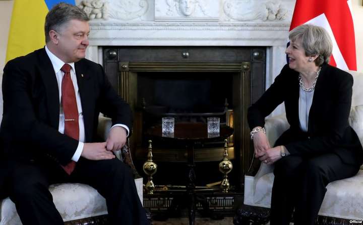 Порошенко обговорив з Мей посилення санкцій проти Росії 