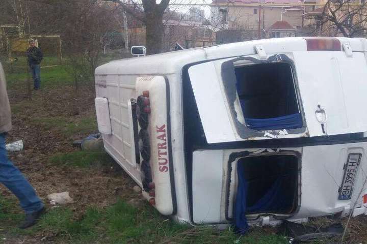 На Одещині сталася жахлива ДТП: один загиблий, 10 людей травмовані