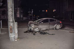 Уламки Hyundai розкидані по всій дорозі