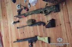 Під Києвом поліцейські затримали озброєних наркодилерів
