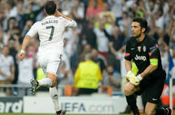 Відео дня: Як Роналду підтримав і поцілував Буффона після скандального матчу Ліги чемпіонів