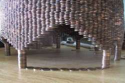 Фантастичні фігури та інсталяції, які створені зі звичайних монет. Фотогалерея