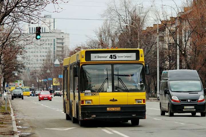 Пасажирів автобуса №45 у Києві возив п’яний водій (відео)