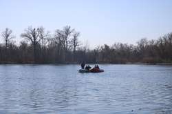 Столичні водолази вже чотири дні шукають чоловіків, що перевернулися на човні
