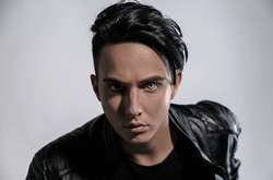 Певца Melovin перед «Евровидением» сильно покусала собака