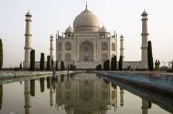 Штормовой ветер разрушил минареты индийского Тадж-Махала