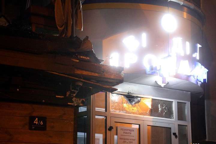 Будівлю «Київміськбуду» обстріляли з гранатомета: опубліковано фото