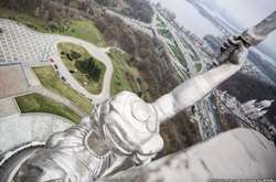 Отдых для экстремалов: как взобраться на Родину-мать в Киеве (фото)