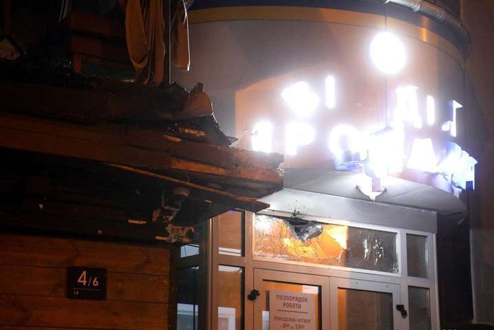 «Київміськбуд» побачив руку конкурентів у нічному обстрілі будівлі