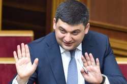 У поштові скриньки киян розкидають газети зі звітом Гройсмана