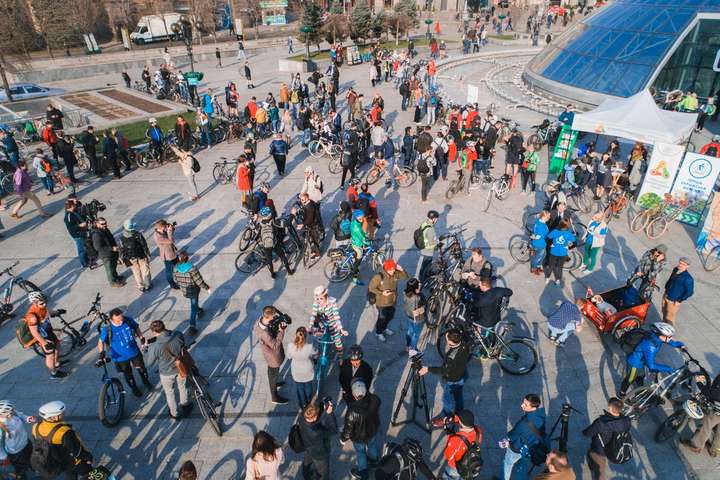 Велосипедом на роботу: у Києві відбувся грандіозний флешмоб (фото, відео)