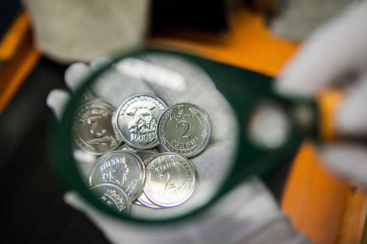 Появились фото из Монетного двора, где чеканят новые украинские монеты