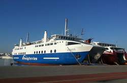 У Греції пором з майже 200 пасажирами врізався в причал, є постраждалі