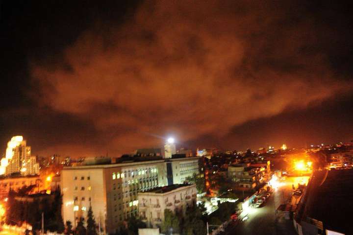 З'явилися фото і відео ракетних ударів по Сирії