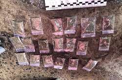 У столиці поліцейський затримав киянина з пакетиками наркотиків