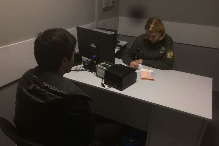 У міжнародному аеропорту Одеси затримано росіянина з підробленим паспортом