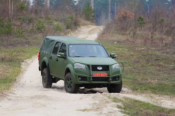 В Черкасах показали новий позашляховик для Збройних сил