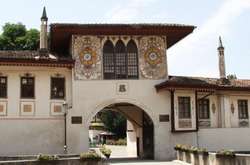 Навіщо окупанти знищують Ханський палац у Криму? (прес-конференція)