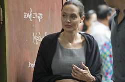 Анджелина Джоли