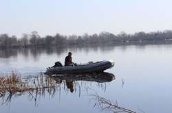 Рятувальники дістали з Дніпра тіло невідомого чоловіка