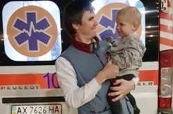 У Харкові небайдужий очевидець кинувся у палаючу квартиру і врятував людей (відео)