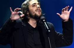 Победитель «Евровидения-2017» впервые вышел на сцену после операции по пересадке сердца